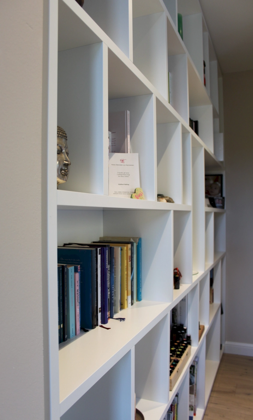 Ankleidezimmer-Stauraum-WERDER-Schreinerei-AG-Thurgau