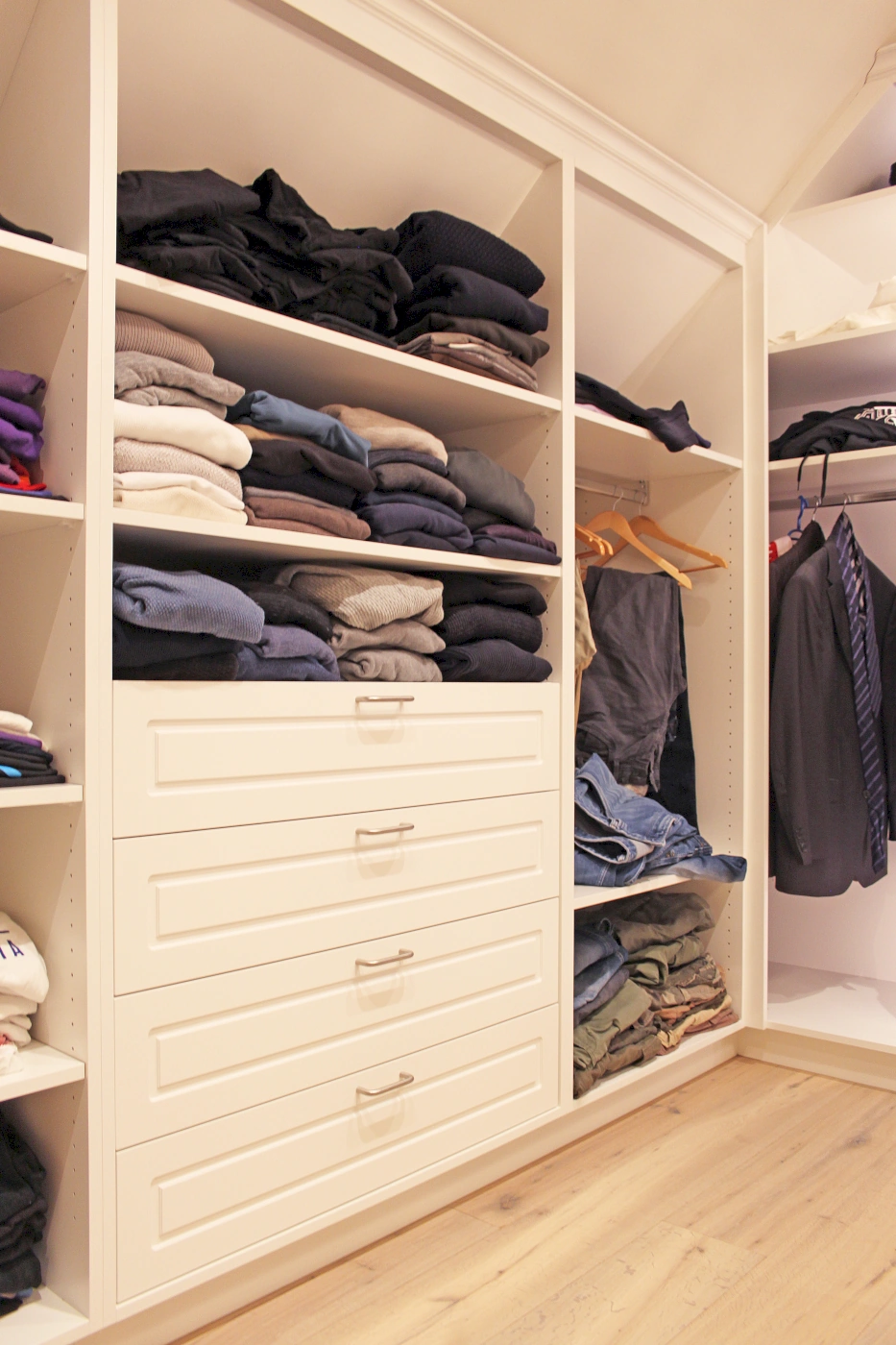 Ankleidezimmer-individuell-WERDER-Schreinerei-AG-Thurgau