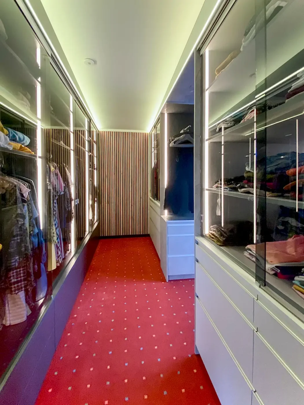 Ankleidezimmer-mit-Glas-von-Werder-Thurgau-Schweiz