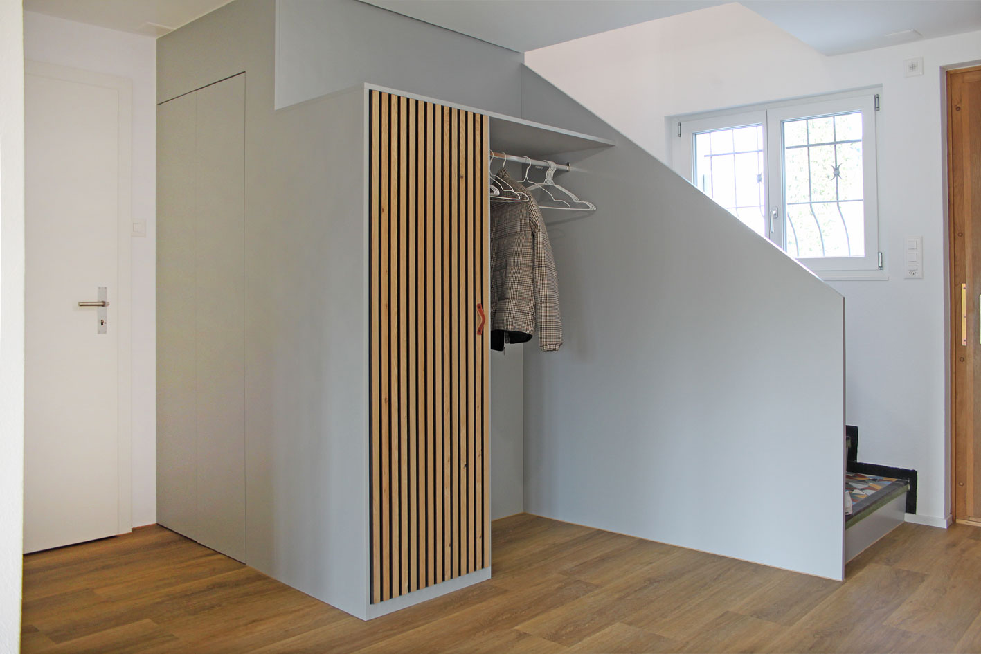 Garderobe-Schreinerei-Werder-AG-Eingangsbereich