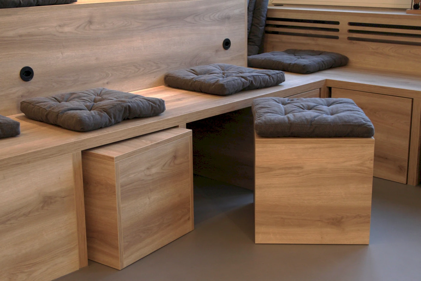 Sitzmoebel_nach_Mass_WERDER_Holzbank