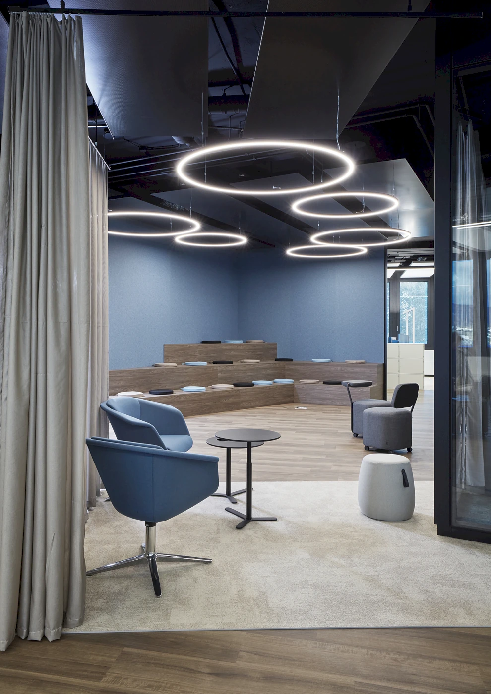 Sitzmoebel_nach_Mass_WERDER_b2b_Aufenthaltsraum