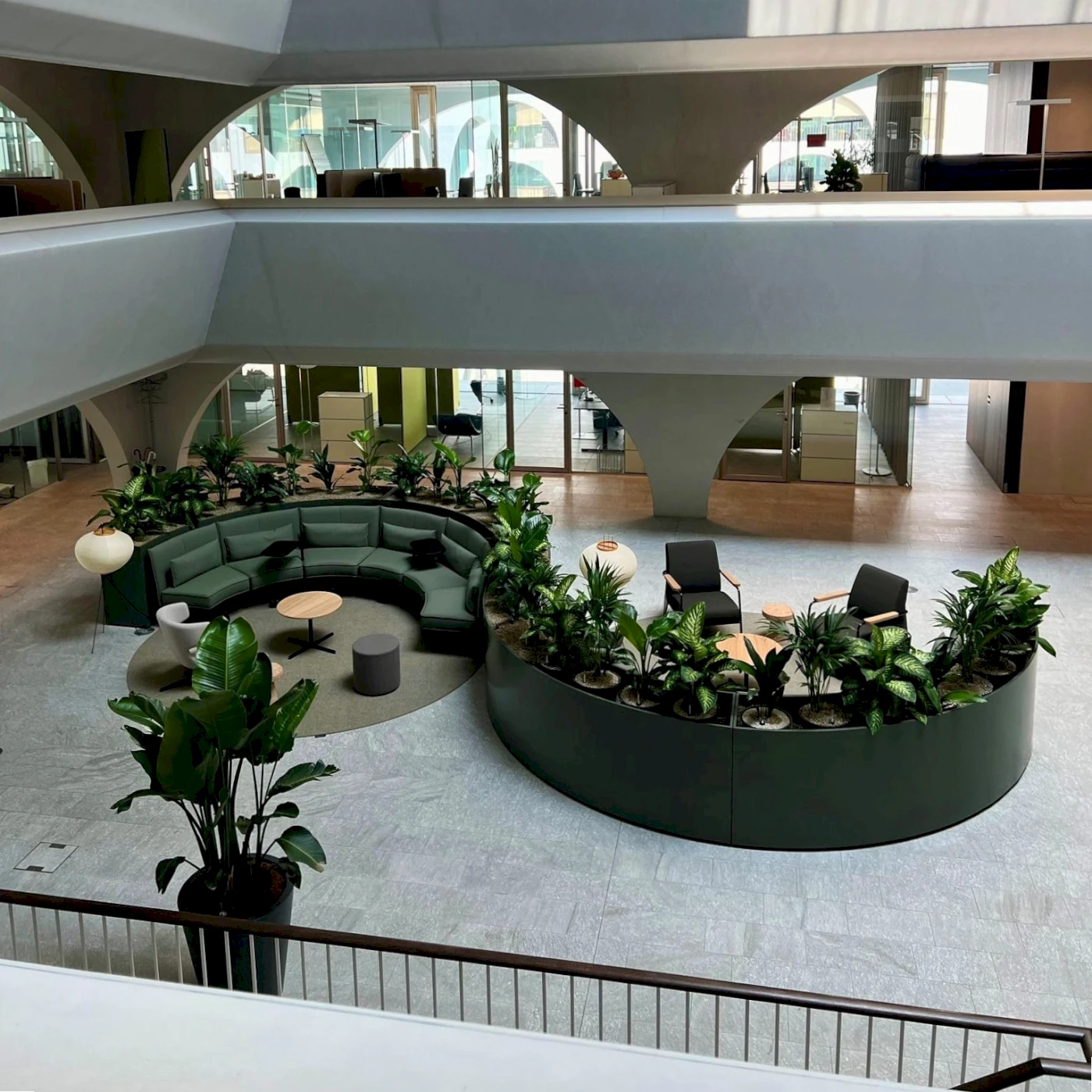 Sitzmoebel_nach_Mass_WERDER_b2b_bepflanzt