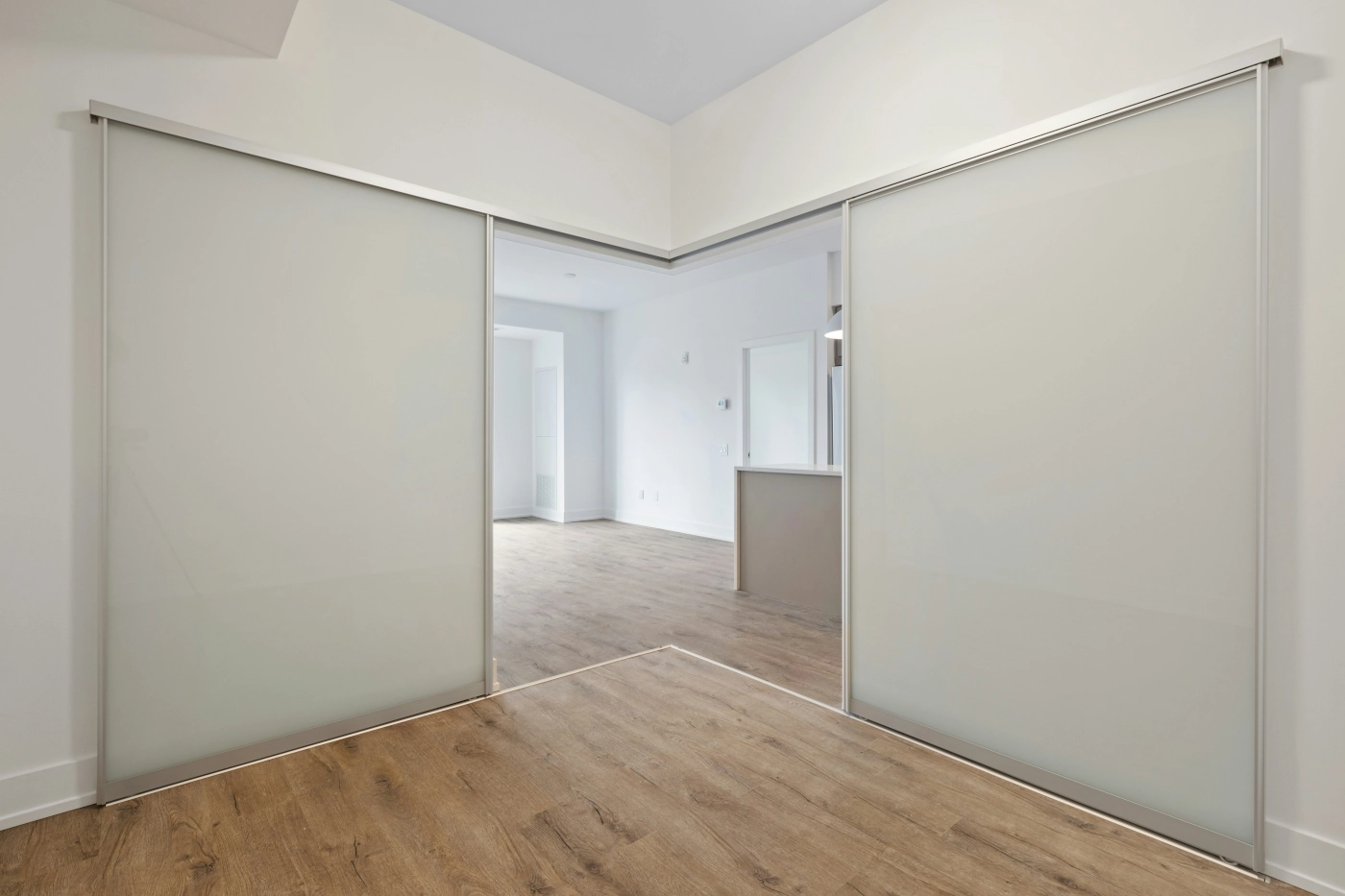 Tueren-Glasschiebetuer-WERDER-Schreinerei-AG